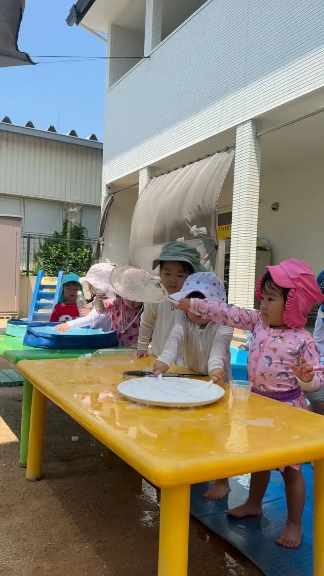 Pre classのお水遊びの様子です♪