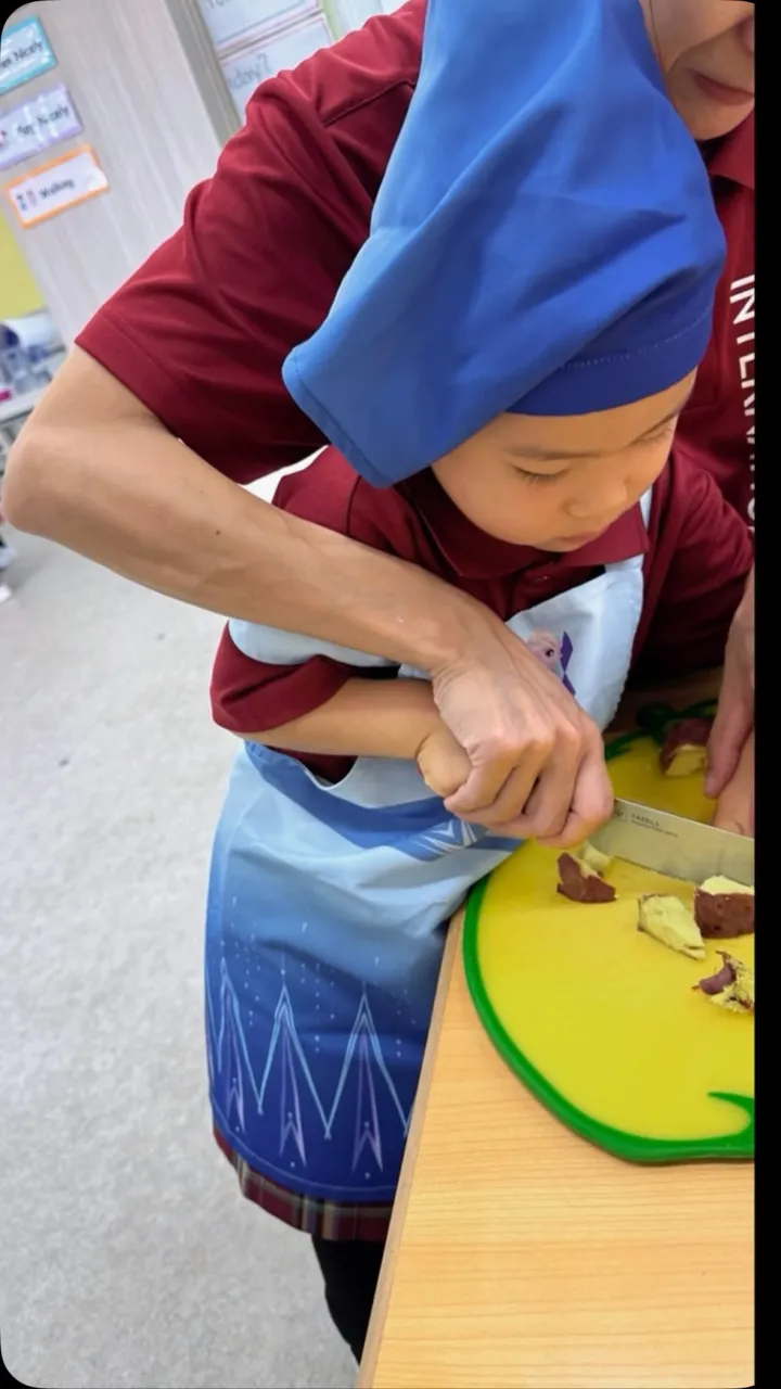 Kinderのクッキングの様子です🍠✨✨
